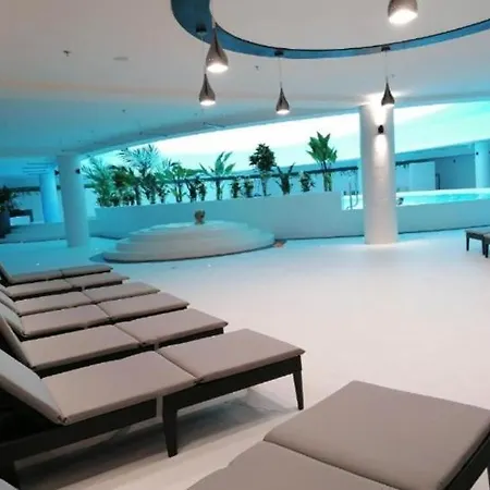Appartamento Hanza Tower Gold - 24 Pool &